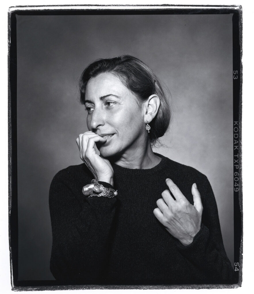 [이지윤의 art TALK(15)] 패션이 아닌, 문화를 파는 기업: 프라다