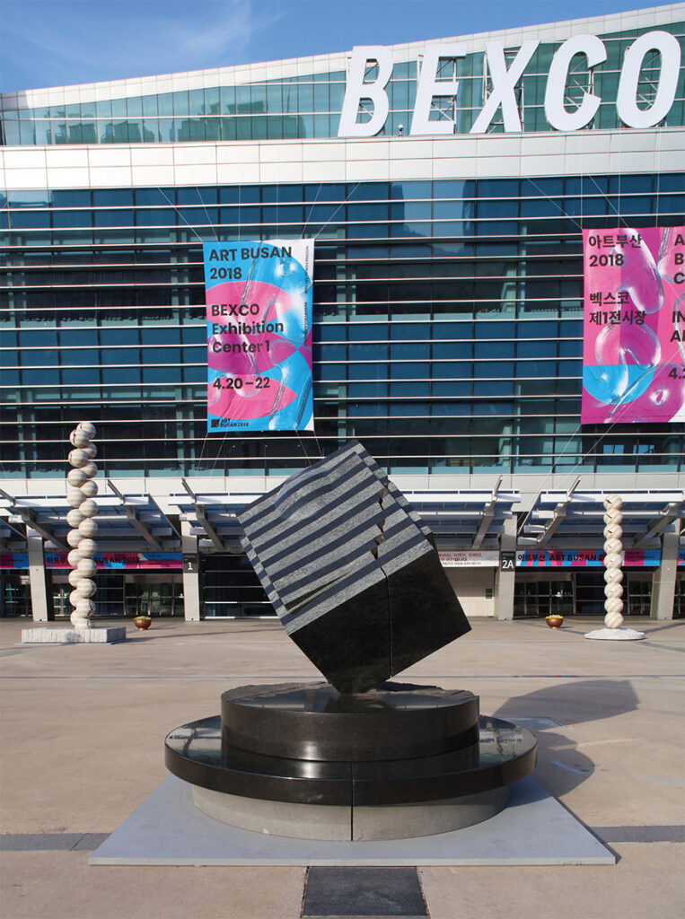 [이지윤의 art TALK(8)]  아트부산 2018 특별전-박은선 작가 카라라 대리석의 마스터