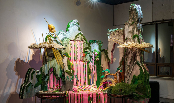 갤러리 P21은 1993년생 한국 작가 류성실의 솔로 전시를 선보였다. 미디어쇼를 통해 실제-허구, 예술-비예술의 경계를 넘나드는 작품세계를 보여준다. [사진 갤러리 P21]