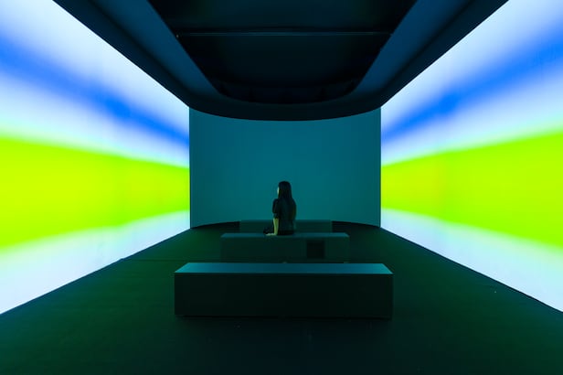 한국계 캐나다인인 미디어 아티스트 크리스타 킴의 '컨티뉴엄: 서울'. 색의 변화를 통해 명상의 기회를 제공하는 작품이다. /숨 엑스